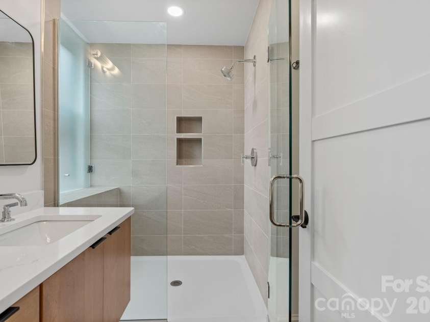 134 Biltmore Avenue, Asheville, NC 28801.  MLS# CAR4375407, YatesRealty ID 20428. 
