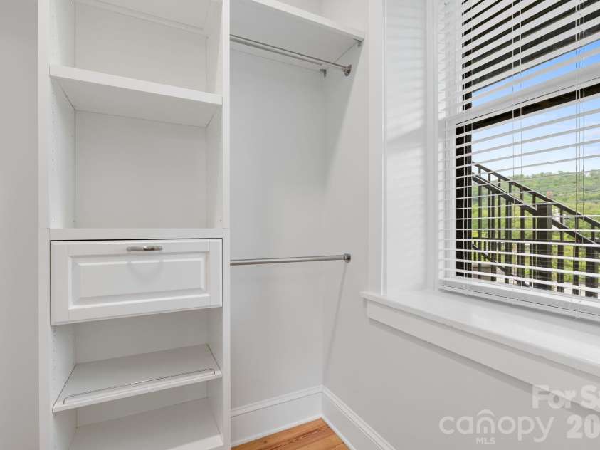 134 Biltmore Avenue, Asheville, NC 28801.  MLS# CAR4375407, YatesRealty ID 20428. 