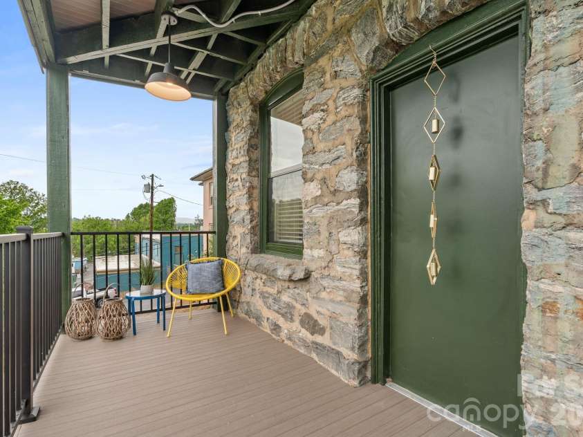 134 Biltmore Avenue, Asheville, NC 28801.  MLS# CAR4375407, YatesRealty ID 20428. 