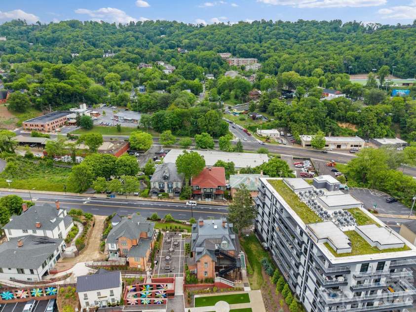 134 Biltmore Avenue, Asheville, NC 28801.  MLS# CAR4375407, YatesRealty ID 20428. 