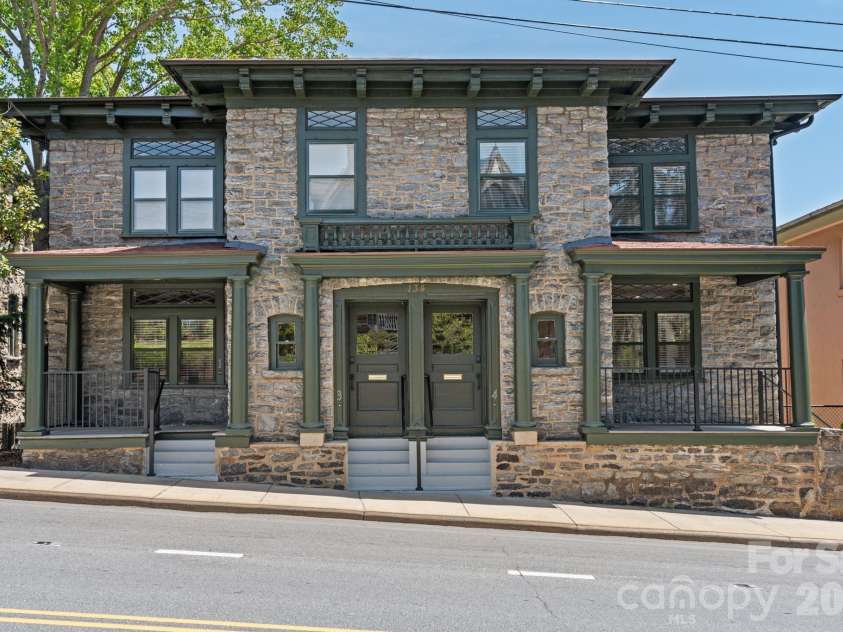134 Biltmore Avenue, Asheville, NC 28801.  MLS# CAR4375407, YatesRealty ID 20428. 