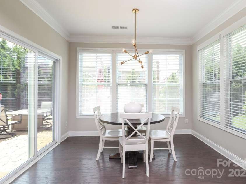 8317 Dallas Bay Road, Charlotte, NC 28278.  MLS# CAR4256000, YatesRealty ID 20428. Breakfast Area
