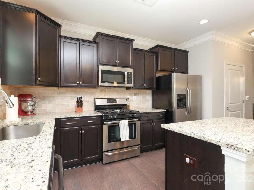 8317 Dallas Bay Road, Charlotte, NC 28278.  MLS# CAR4256000, YatesRealty ID 20428. Kitchen