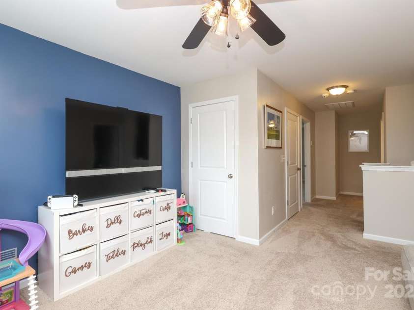 8317 Dallas Bay Road, Charlotte, NC 28278.  MLS# CAR4256000, YatesRealty ID 20428. Loft