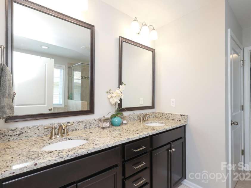 8317 Dallas Bay Road, Charlotte, NC 28278.  MLS# CAR4256000, YatesRealty ID 20428. Primary Bathroom