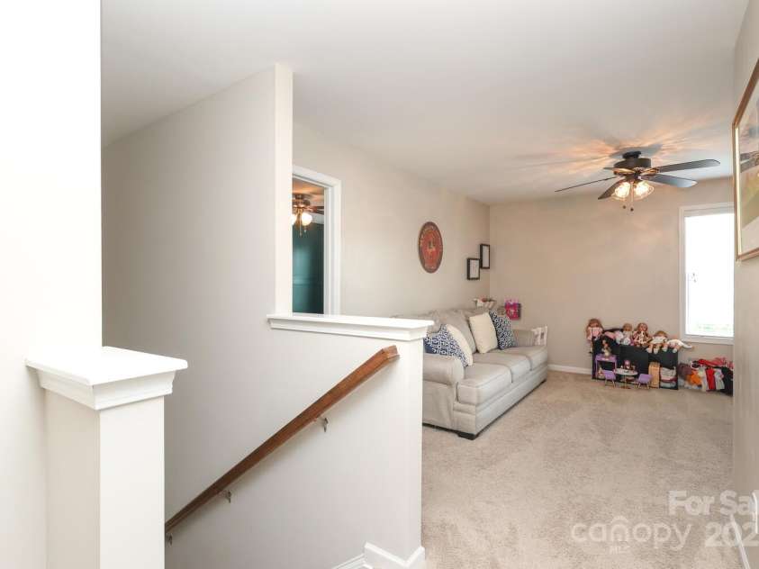 8317 Dallas Bay Road, Charlotte, NC 28278.  MLS# CAR4256000, YatesRealty ID 20428. Upper Loft