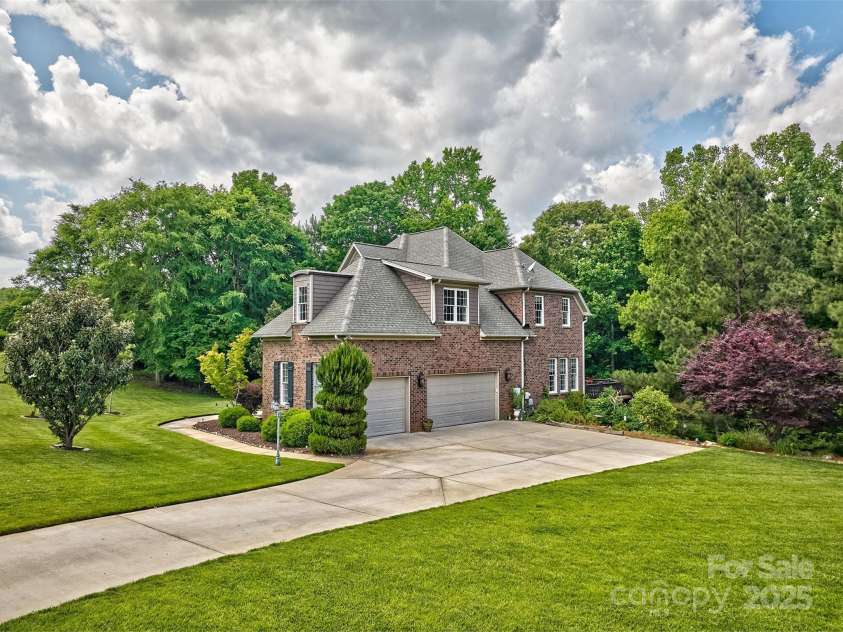 5826 Natoma Road, Lake Wylie, SC 29710.  MLS# CAR4258271, YatesRealty ID 20429. 