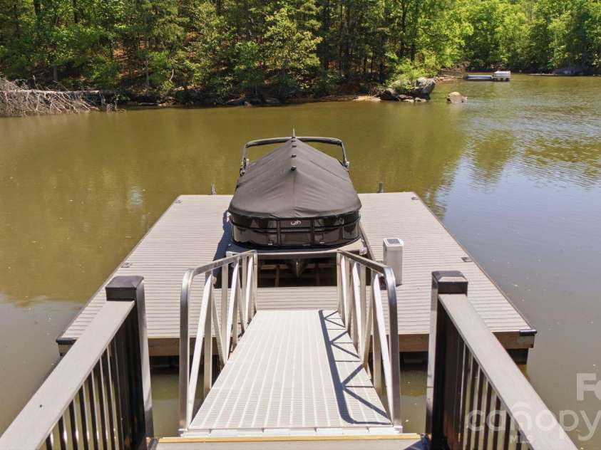 819 Hickory Point Drive, Lexington, NC 27292.  MLS# CAR4375539, YatesRealty ID 20429. 