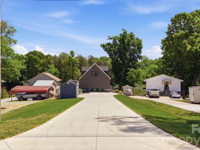 819 Hickory Point Drive, Lexington, NC 27292.  MLS# CAR4375539, YatesRealty ID 20429. 
