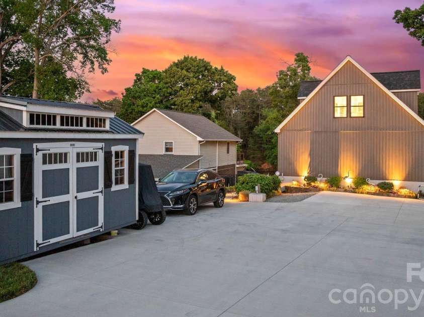 819 Hickory Point Drive, Lexington, NC 27292.  MLS# CAR4375539, YatesRealty ID 20429. 