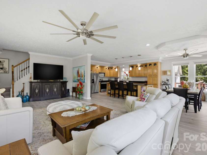 819 Hickory Point Drive, Lexington, NC 27292.  MLS# CAR4375539, YatesRealty ID 20429. 