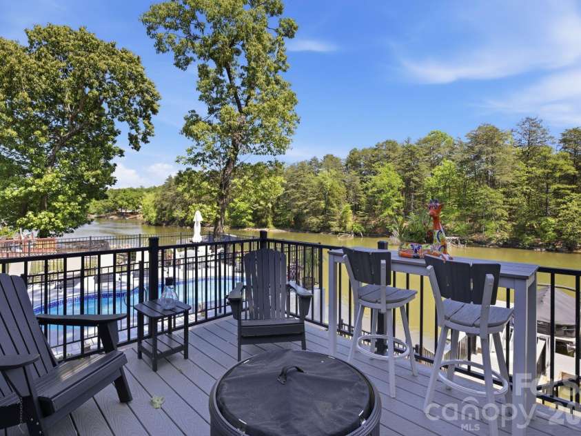 819 Hickory Point Drive, Lexington, NC 27292.  MLS# CAR4375539, YatesRealty ID 20429. 