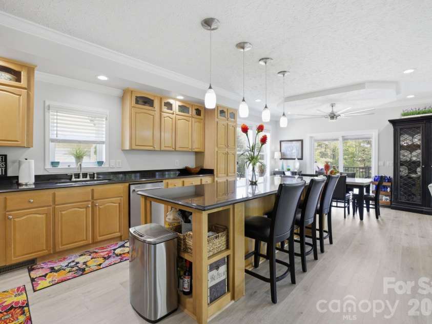 819 Hickory Point Drive, Lexington, NC 27292.  MLS# CAR4375539, YatesRealty ID 20429. 