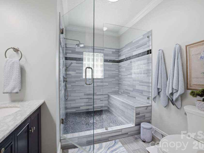 819 Hickory Point Drive, Lexington, NC 27292.  MLS# CAR4375539, YatesRealty ID 20429. 