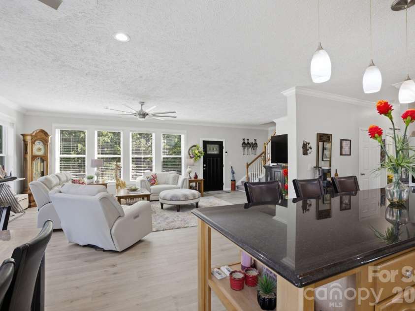 819 Hickory Point Drive, Lexington, NC 27292.  MLS# CAR4375539, YatesRealty ID 20429. 