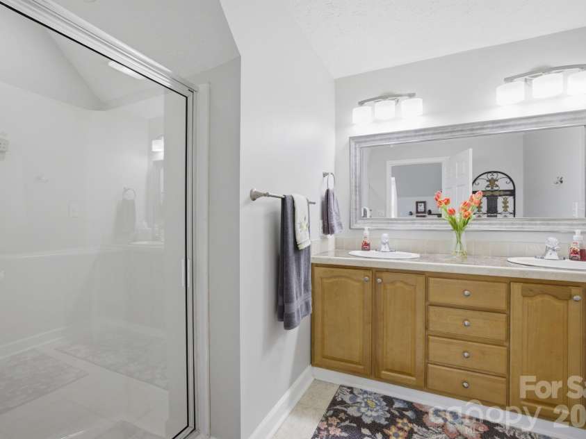 819 Hickory Point Drive, Lexington, NC 27292.  MLS# CAR4375539, YatesRealty ID 20429. 