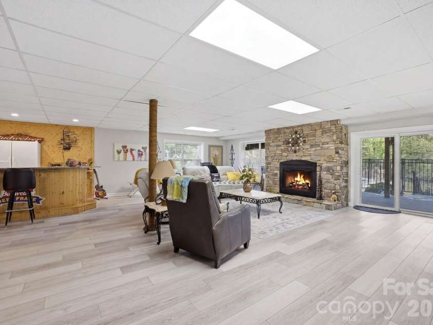 819 Hickory Point Drive, Lexington, NC 27292.  MLS# CAR4375539, YatesRealty ID 20429. 