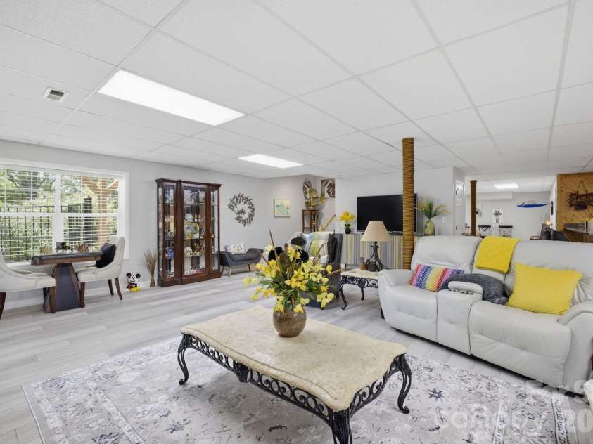 819 Hickory Point Drive, Lexington, NC 27292.  MLS# CAR4375539, YatesRealty ID 20429. 