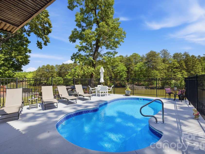 819 Hickory Point Drive, Lexington, NC 27292.  MLS# CAR4375539, YatesRealty ID 20429. 