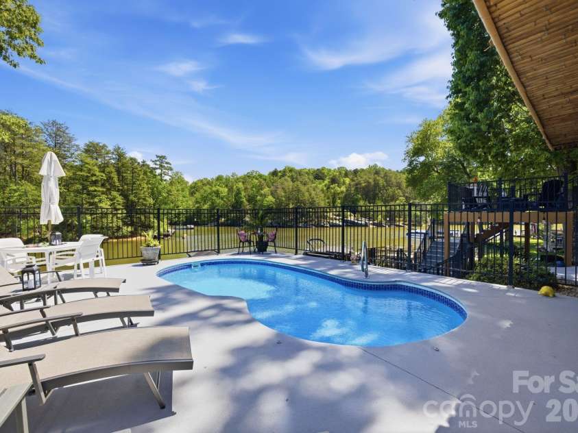 819 Hickory Point Drive, Lexington, NC 27292.  MLS# CAR4375539, YatesRealty ID 20429. 
