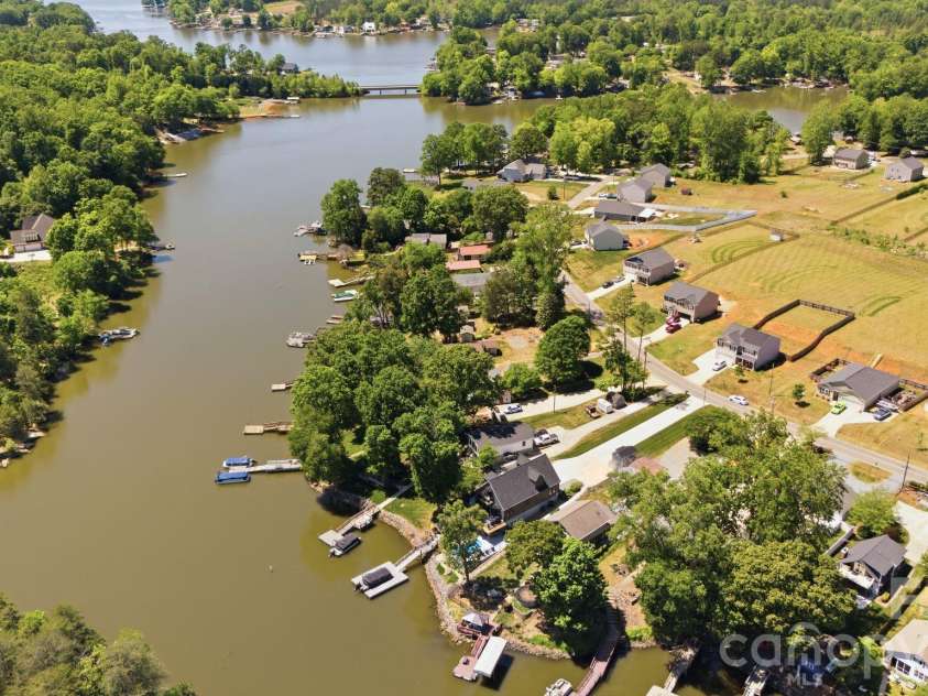 819 Hickory Point Drive, Lexington, NC 27292.  MLS# CAR4375539, YatesRealty ID 20429. 