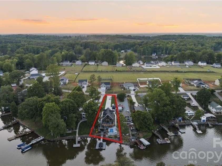 819 Hickory Point Drive, Lexington, NC 27292.  MLS# CAR4375539, YatesRealty ID 20429. 