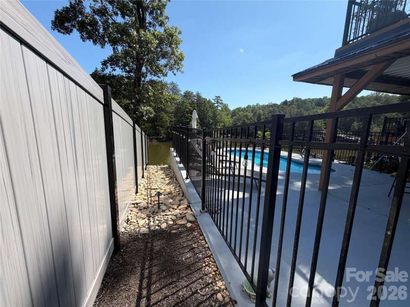 819 Hickory Point Drive, Lexington, NC 27292.  MLS# CAR4375539, YatesRealty ID 20429. NEW PRIVACY FENCE