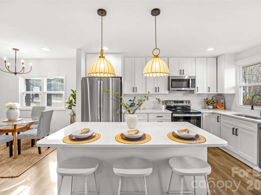 820 Dale Avenue, Charlotte, NC 28216.  MLS# CAR4334513, YatesRealty ID 2043. 