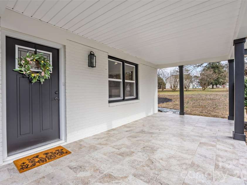 820 Dale Avenue, Charlotte, NC 28216.  MLS# CAR4334513, YatesRealty ID 2043. 