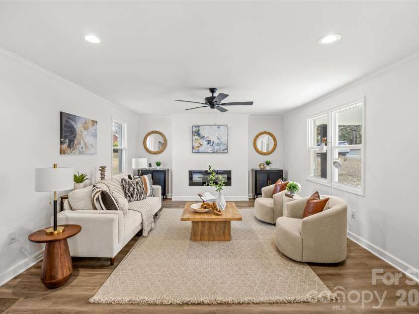 820 Dale Avenue, Charlotte, NC 28216.  MLS# CAR4334513, YatesRealty ID 2043. 