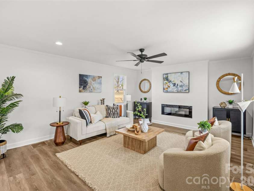 820 Dale Avenue, Charlotte, NC 28216.  MLS# CAR4334513, YatesRealty ID 2043. 