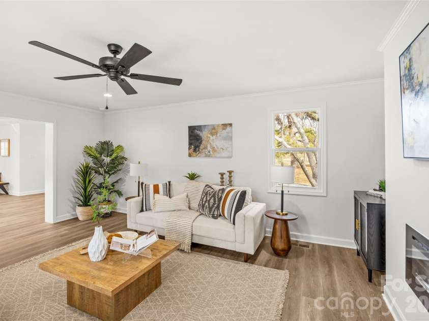 820 Dale Avenue, Charlotte, NC 28216.  MLS# CAR4334513, YatesRealty ID 2043. 