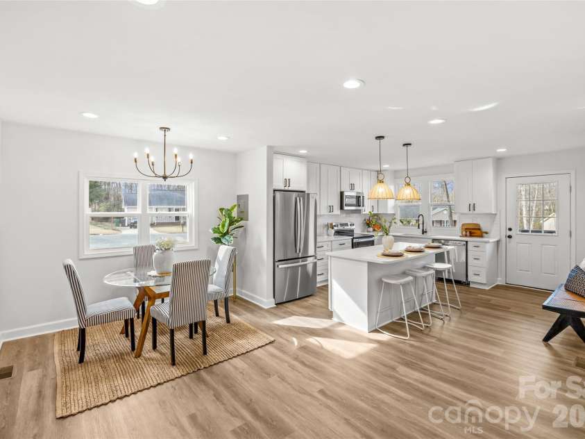 820 Dale Avenue, Charlotte, NC 28216.  MLS# CAR4334513, YatesRealty ID 2043. 