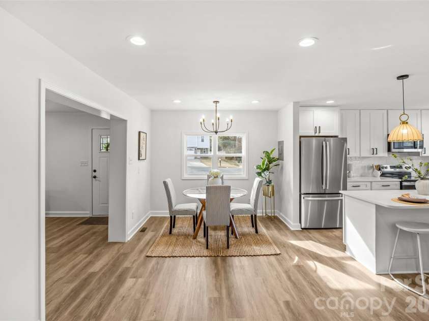 820 Dale Avenue, Charlotte, NC 28216.  MLS# CAR4334513, YatesRealty ID 2043. 