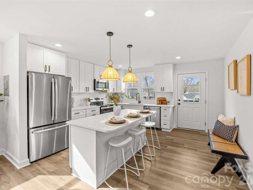 820 Dale Avenue, Charlotte, NC 28216.  MLS# CAR4334513, YatesRealty ID 2043. 