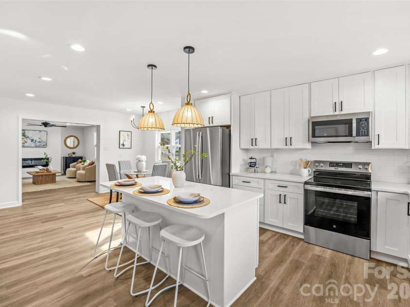 820 Dale Avenue, Charlotte, NC 28216.  MLS# CAR4334513, YatesRealty ID 2043. 