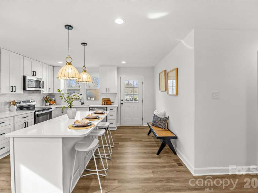 820 Dale Avenue, Charlotte, NC 28216.  MLS# CAR4334513, YatesRealty ID 2043. 