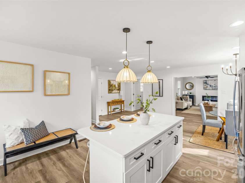 820 Dale Avenue, Charlotte, NC 28216.  MLS# CAR4334513, YatesRealty ID 2043. 