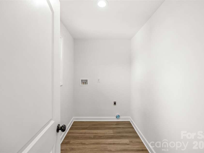 820 Dale Avenue, Charlotte, NC 28216.  MLS# CAR4334513, YatesRealty ID 2043. 