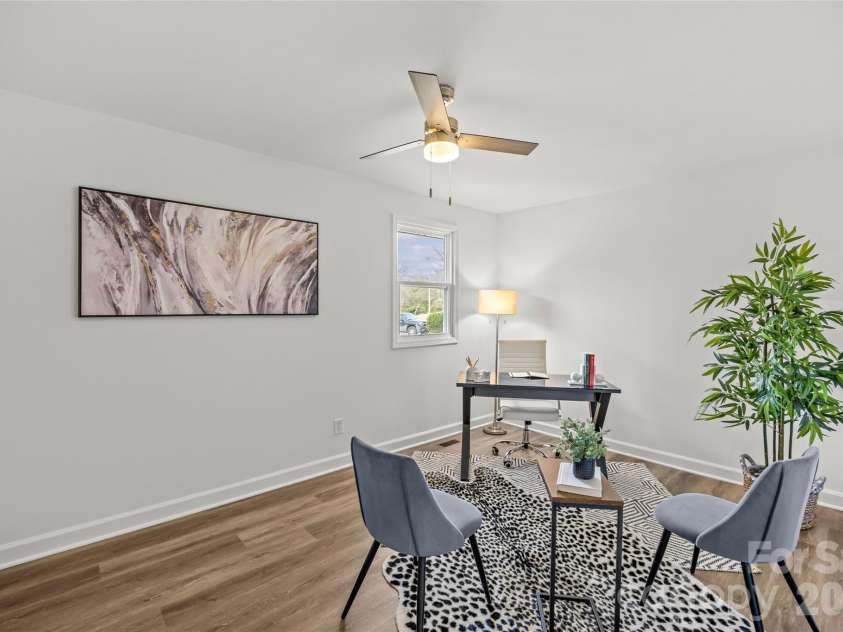 820 Dale Avenue, Charlotte, NC 28216.  MLS# CAR4334513, YatesRealty ID 2043. 