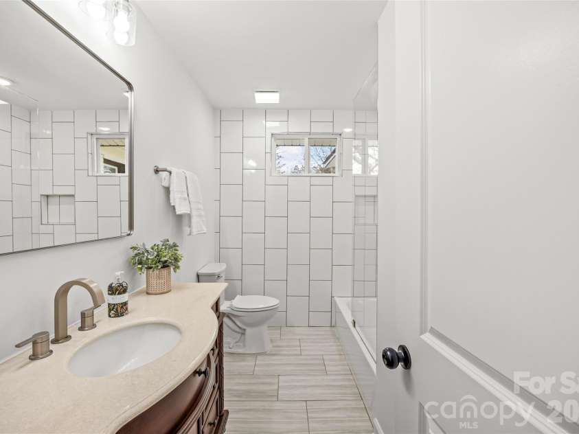 820 Dale Avenue, Charlotte, NC 28216.  MLS# CAR4334513, YatesRealty ID 2043. 