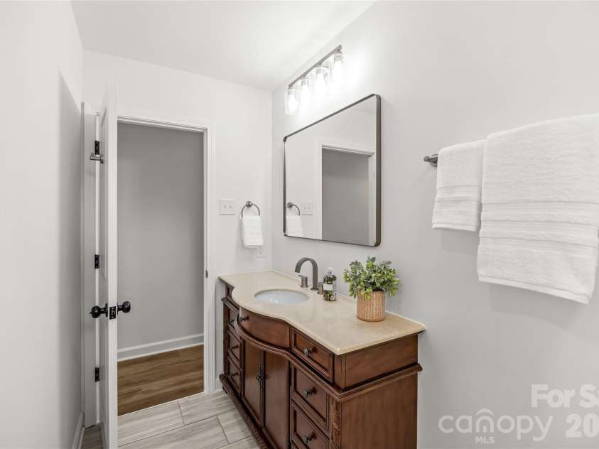 820 Dale Avenue, Charlotte, NC 28216.  MLS# CAR4334513, YatesRealty ID 2043. 