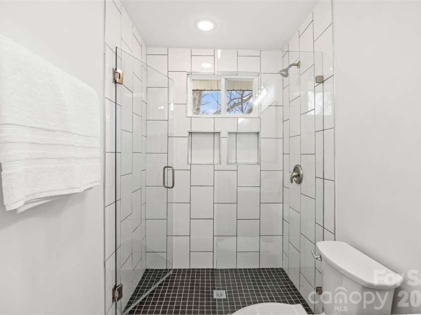 820 Dale Avenue, Charlotte, NC 28216.  MLS# CAR4334513, YatesRealty ID 2043. 