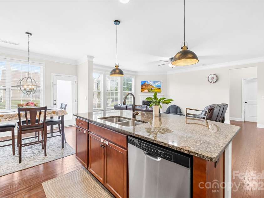 7316 Hamilton Bridge Road, Charlotte, NC 28278.  MLS# CAR4257436, YatesRealty ID 20430. 