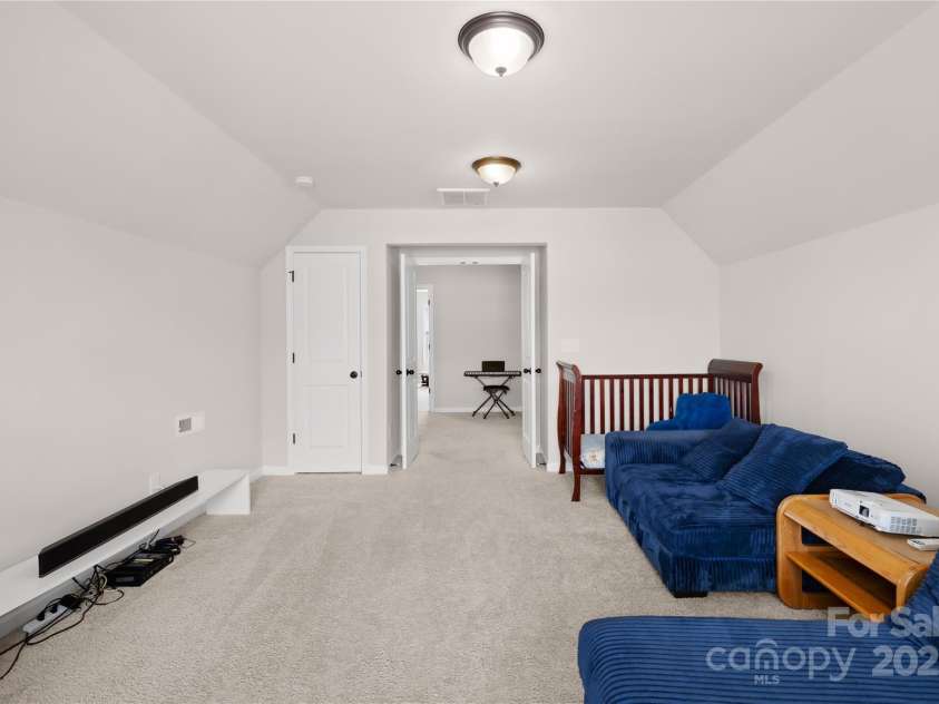 7316 Hamilton Bridge Road, Charlotte, NC 28278.  MLS# CAR4257436, YatesRealty ID 20430. 