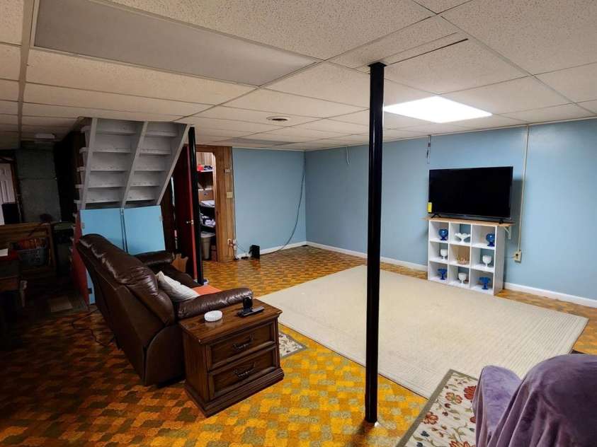 406 Caldwell Avenue, Newton, NC 28658.  MLS# CAR4248372, YatesRealty ID 20431. 