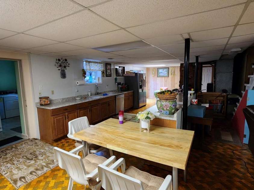 406 Caldwell Avenue, Newton, NC 28658.  MLS# CAR4248372, YatesRealty ID 20431. 