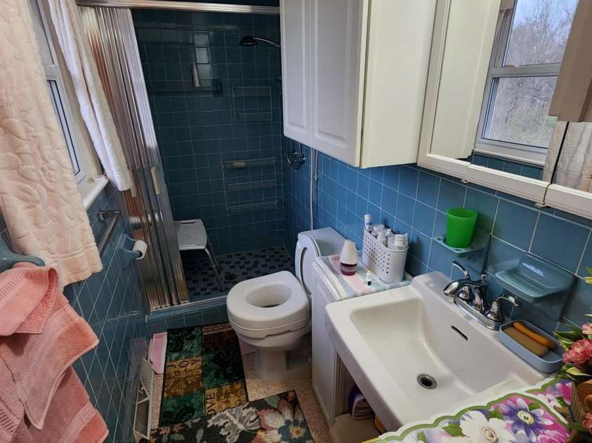 406 Caldwell Avenue, Newton, NC 28658.  MLS# CAR4248372, YatesRealty ID 20431. 