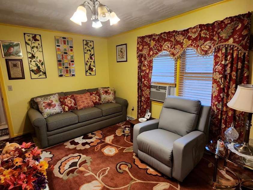 406 Caldwell Avenue, Newton, NC 28658.  MLS# CAR4248372, YatesRealty ID 20431. 