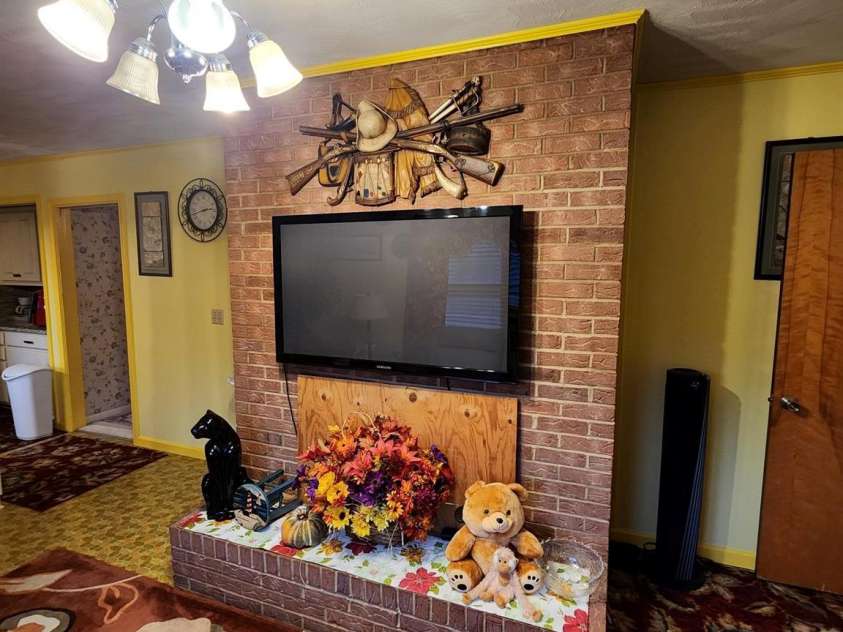 406 Caldwell Avenue, Newton, NC 28658.  MLS# CAR4248372, YatesRealty ID 20431. 